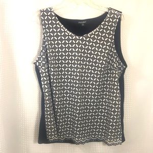 Roz & Ali 1X black & white floral geometric lace scalloped shell tank plus